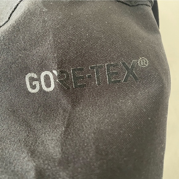 North Face men’s ski pants that are like new. - Picture 5 of 6